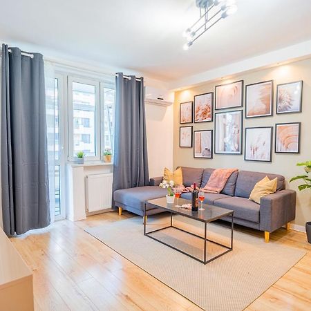 Spacious Newly Renovated 2Br Apartments With Balcony Бухарест Екстер'єр фото