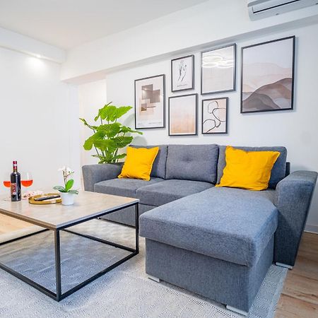 Spacious Newly Renovated 2Br Apartments With Balcony Бухарест Екстер'єр фото
