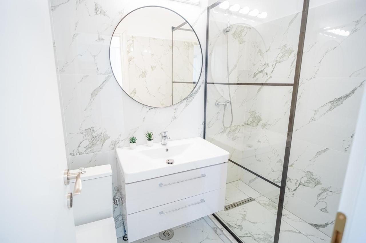 Spacious Newly Renovated 2Br Apartments With Balcony Бухарест Екстер'єр фото