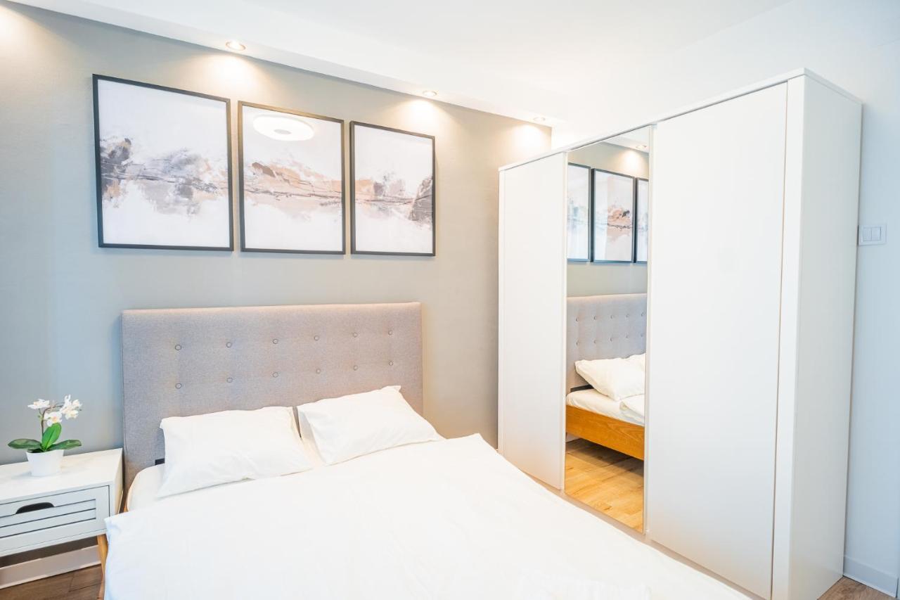 Spacious Newly Renovated 2Br Apartments With Balcony Бухарест Екстер'єр фото