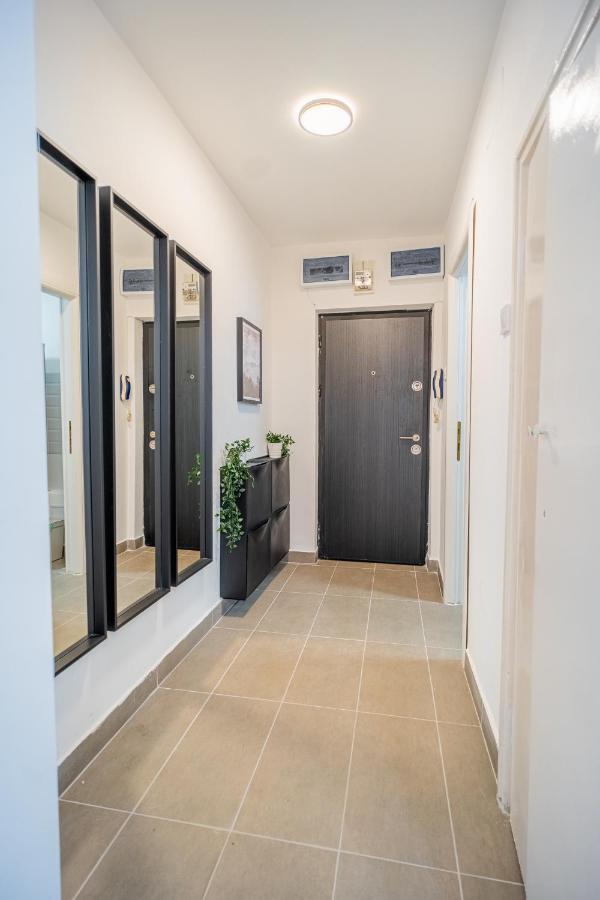 Spacious Newly Renovated 2Br Apartments With Balcony Бухарест Екстер'єр фото
