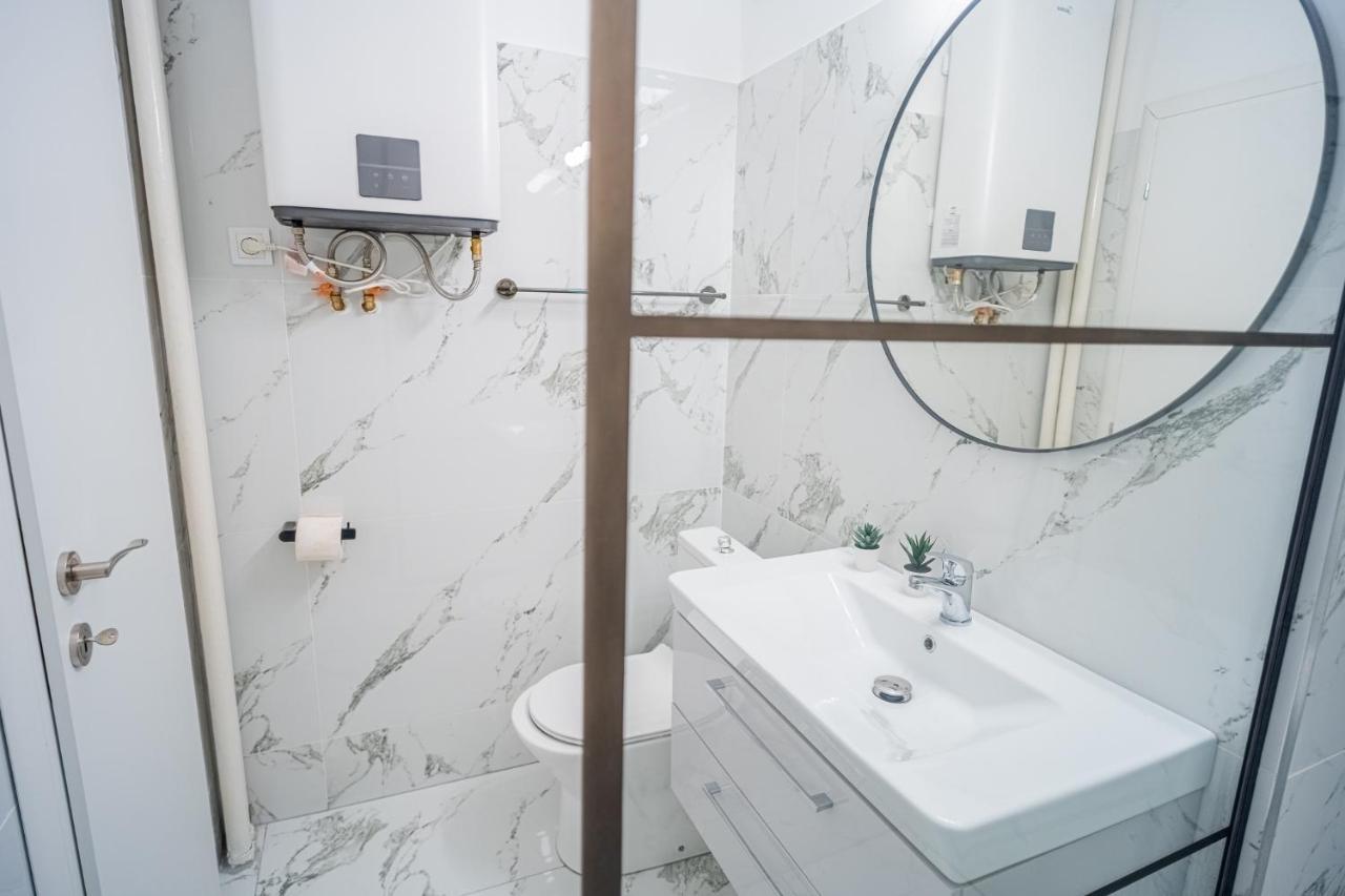 Spacious Newly Renovated 2Br Apartments With Balcony Бухарест Екстер'єр фото