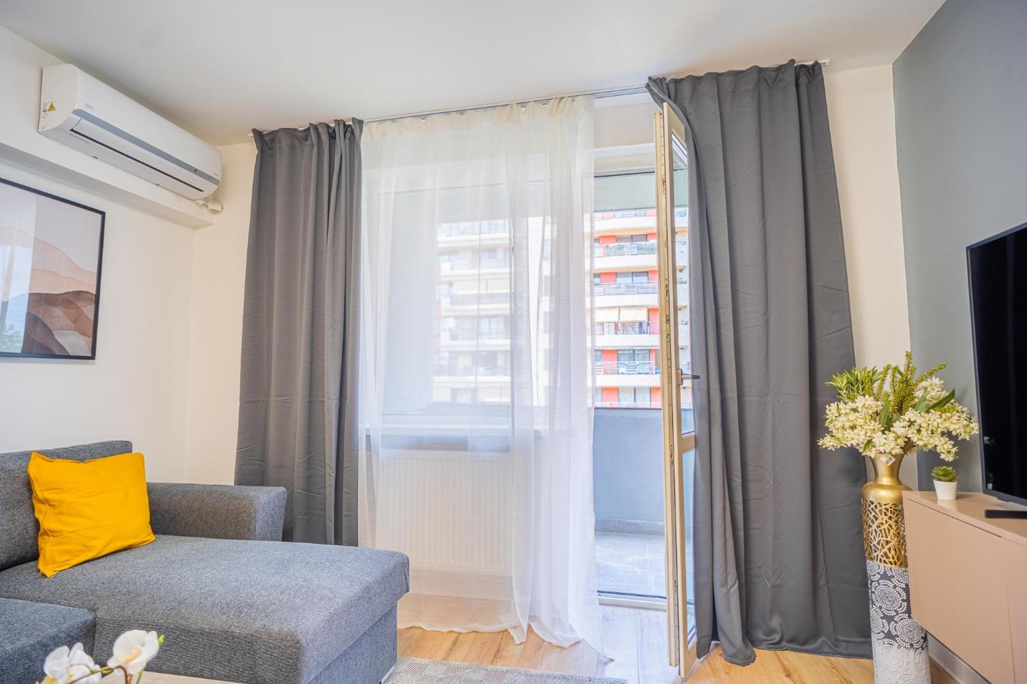 Spacious Newly Renovated 2Br Apartments With Balcony Бухарест Екстер'єр фото