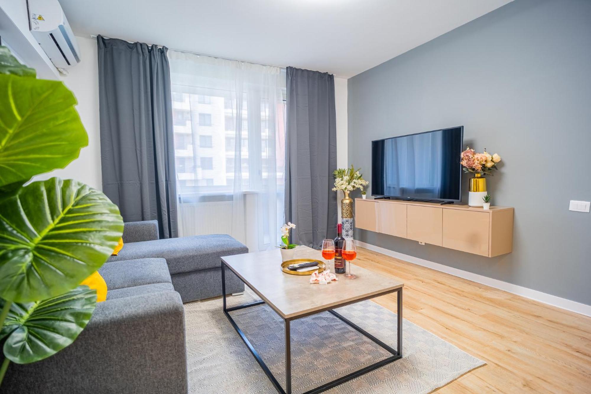 Spacious Newly Renovated 2Br Apartments With Balcony Бухарест Екстер'єр фото