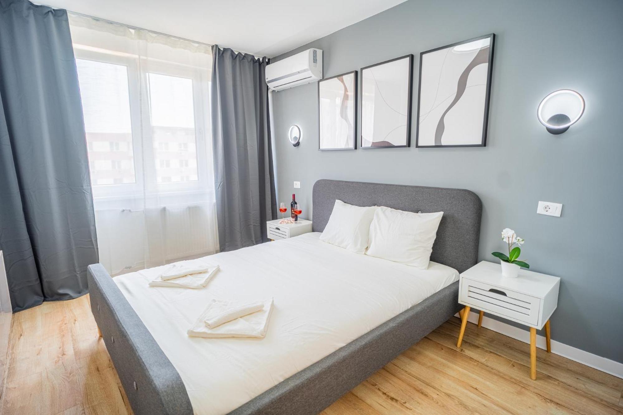 Spacious Newly Renovated 2Br Apartments With Balcony Бухарест Екстер'єр фото