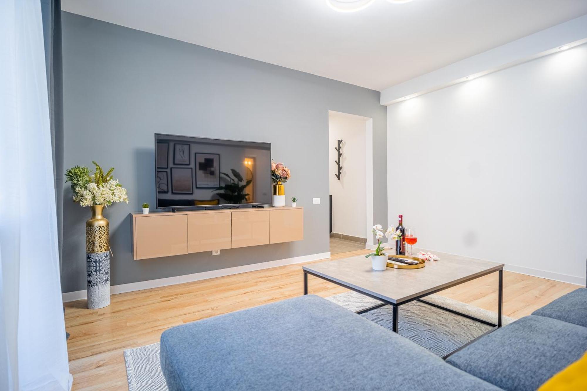 Spacious Newly Renovated 2Br Apartments With Balcony Бухарест Екстер'єр фото