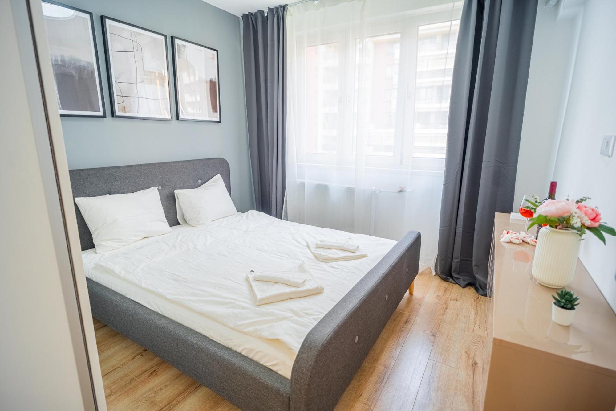 Spacious Newly Renovated 2Br Apartments With Balcony Бухарест Екстер'єр фото
