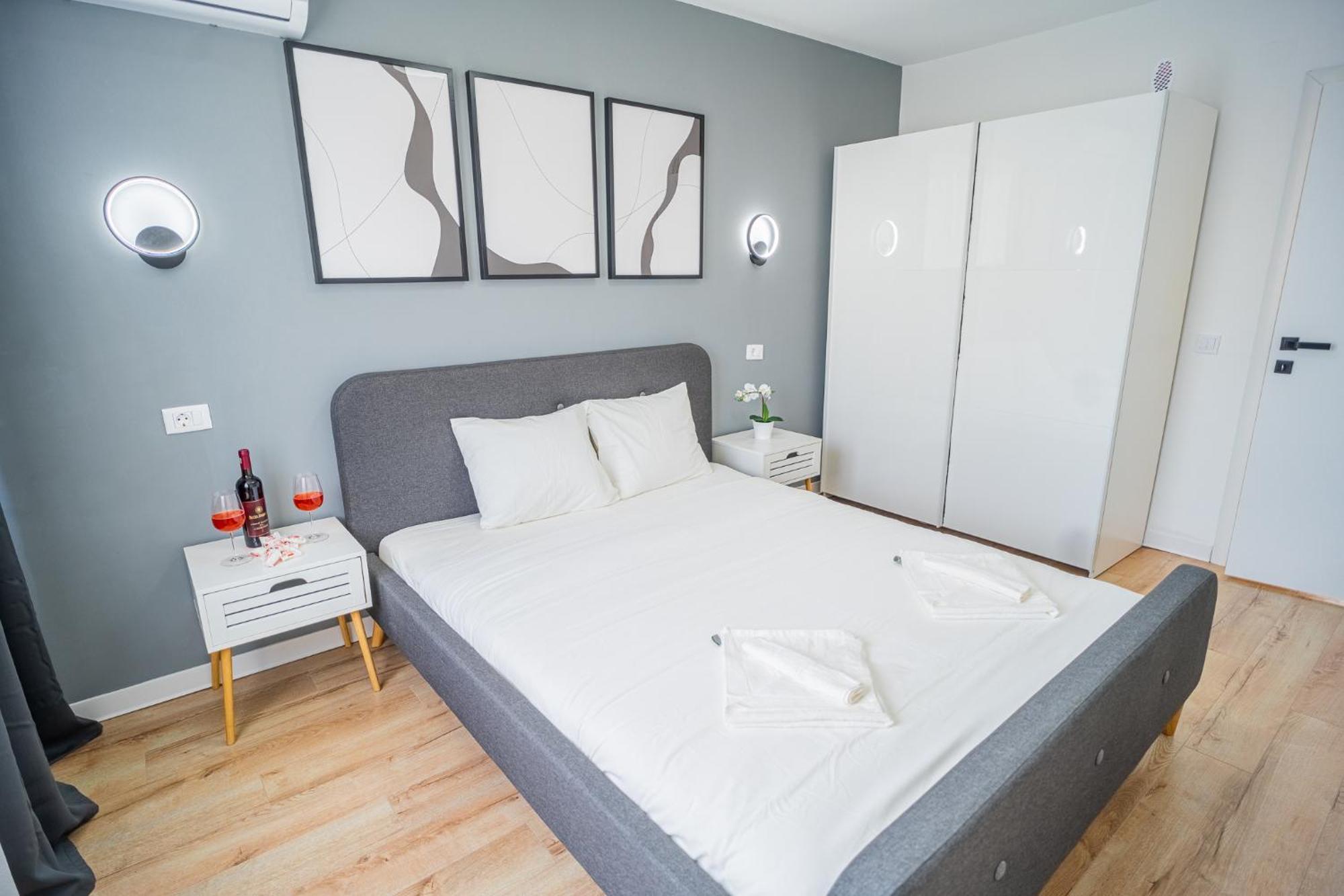 Spacious Newly Renovated 2Br Apartments With Balcony Бухарест Екстер'єр фото